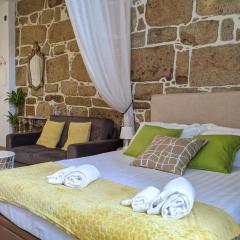 Porto-Stone Wall Apartment