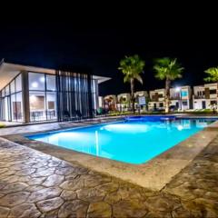 Refugio Perfecto con Alberca y seguridad Cerca Galerías!