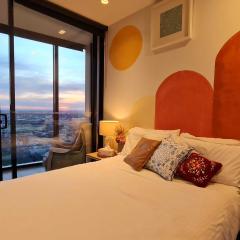 1BR Sunset Glow Central Retreat! Free Tram Zone