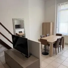OULLINS T3 COSY 70M2 - 6 Pers 2 Chambre - 2 Mezzanines Métro & centre à Pied