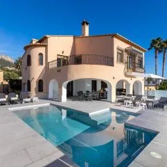 Villa Ausina by Abahana Villas