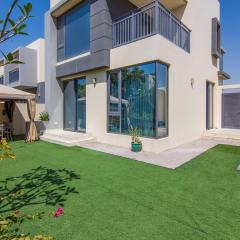 Elegant 4 bedrooms plus maid Villa in the Heart of Dubai Hills