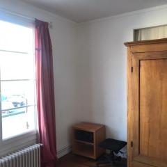 Chambre chez l'habitant dans T4 hyper proche de la gare SNCF et à 300m de la gare routière