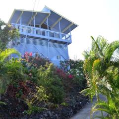 Idyllic Getaway with Ocean Views in Captain Cook, Hawaii