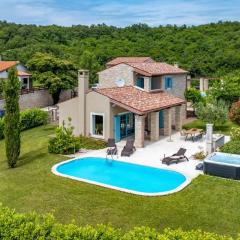 Villa Toscana for 6 people near Umag with private pool, jacuzzi & sea view - pet friendly