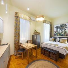 Rainforest Studio Downtown by Pretty Apartments