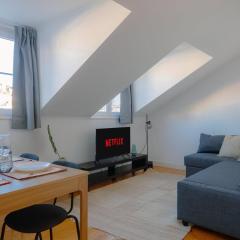 Stylish 2BR Castle View - Central | By Airnest