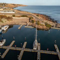 Cove Landing Marina Apartments CL01-Apt:1,2,3 Sleeps 12