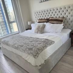 Beautiful Bright with water view DT 2BR 2BTh sleeps 5 guests