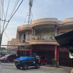 SPOT ON 93270 Handisa Homestay SyariahNearKedai Kopi Atien
