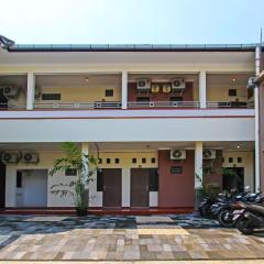 Super OYO 92437 Wahidin Guesthouse