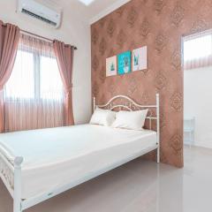 OYO Life 2658 Kost Rasyamada
