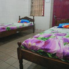 OYO Life 1972 Aman Family Inn Syariah