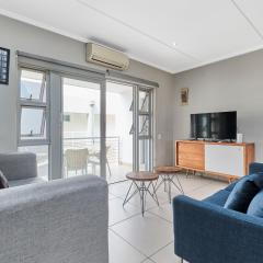 Modern Comfort Retreat in Central Sandton with WiFi , Gym and Pool