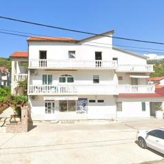 Apartments with parking space Palit, Rab - 23622