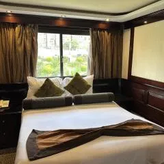 مركب ريفر بوت River Boat