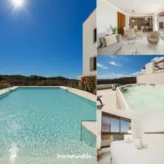 Modern penthouse with two terraces, jacuzzi and sea, lake and mountain views, in Almazara Hills