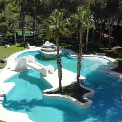 Apartamento Serenity by the Sea II, Altos de Campoamor, 2 bedrooms, balcony , terrace , tennis court and beautiful swimming pool
