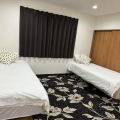 梟の宿 岛之内2号馆 步行300m至道顿堀! 徒步5分钟日本桥站! 心斋桥8分钟 黑门市场15分种徒步圈内 !中央区66平方2间房可住6人