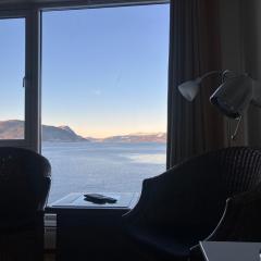 Hotellrom med sjø utsikt