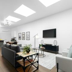 Modern and Cozy 2bdr near St-Hubert Plaza