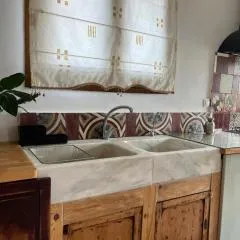 Aletraki -Off-Grid Retreat Above Heraklion, Peaceful Views