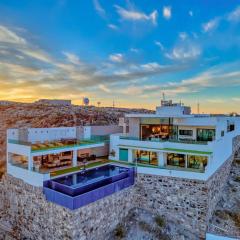 Shangri-LA luxury Mansion, Heated Pool