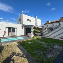 Spacious Double Room for Two with Pool, Braai, Gas Stove, Complete Kitchen, Fast WiFi and Private Bathroom