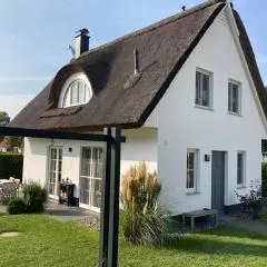 Reethaus Lise - Familienfreundlich mit Strandkorb, Kamin und Bollerwagen - 12 Gehminuten zum längsten Strand Rügens