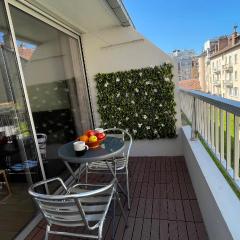 Studio plein centre, calme, parking inclus, piscine et gardien