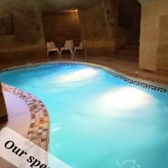 Ta Majsi with indoor pool