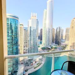 Modern Studio with Balcony - Close to Metro & Marina