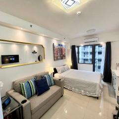 The Grand Staycation at MOA - Unit 7102 Hotel-like