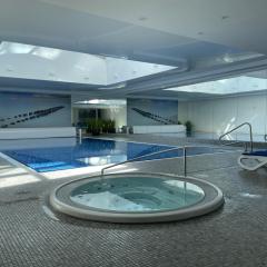 Lily Apart - Waterlane Pool & Gym Apartment