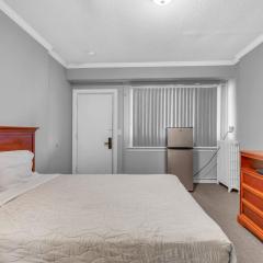 Cozy Room with Private Bath in Brownstown