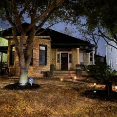 Historic Bungalow Minutes from Museum District, Downtown, Med Center