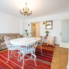 Cismigiu Apartment with Balcony & View