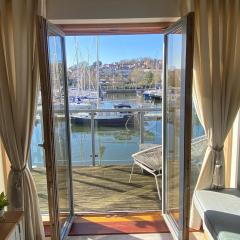Stunning Marina Apartment