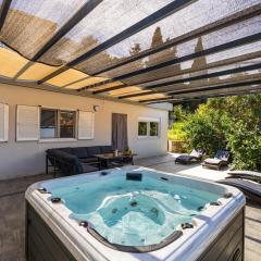 Dolores Apartment with Terrace & Jacuzzi