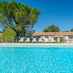 Nice provencal cottage in a tourist residence