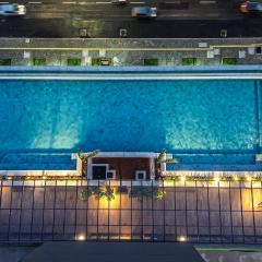 Chic Beachfront Oasis with Stunning Ocean Views