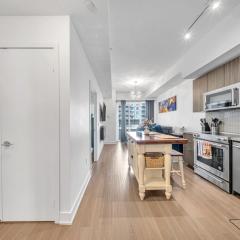 Modern Condo with Balcony, Gym and Free Parking