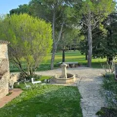 Domaine familial avec grand parc et piscine