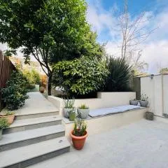 Stunning Home, Garden, Parking & Close Train Stations