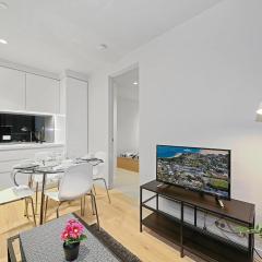 Trendy 2-Bedroom Stay in Melbourne CBD