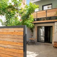 Janiko Small House with Parking Space