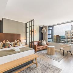 Stylish 20th floor apartment with rooftop pool at 16onBree