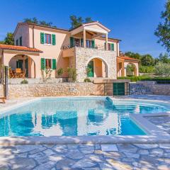 Pet Friendly Home In Koromacno