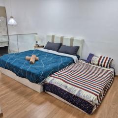 EkoCheras with Balcony Sunshine Cosy Condo Next to MRT Stay 3 or 4 Pax