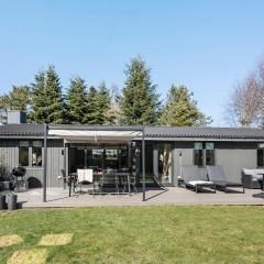 4 Bedroom Stunning Home In Væggerløse